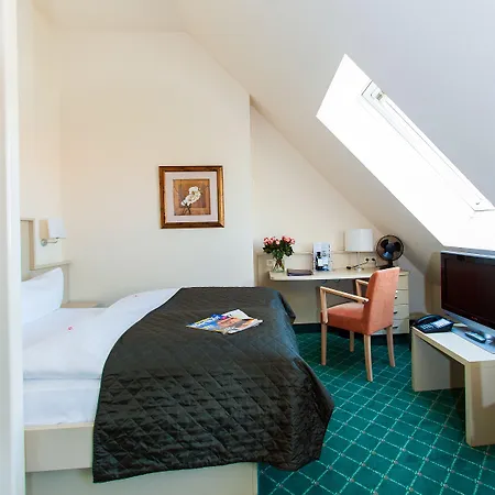 Отель & Zarenhof Prenzlauer Berg 3*