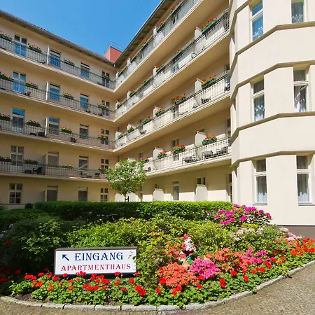 Отель & Zarenhof Prenzlauer Berg 3*